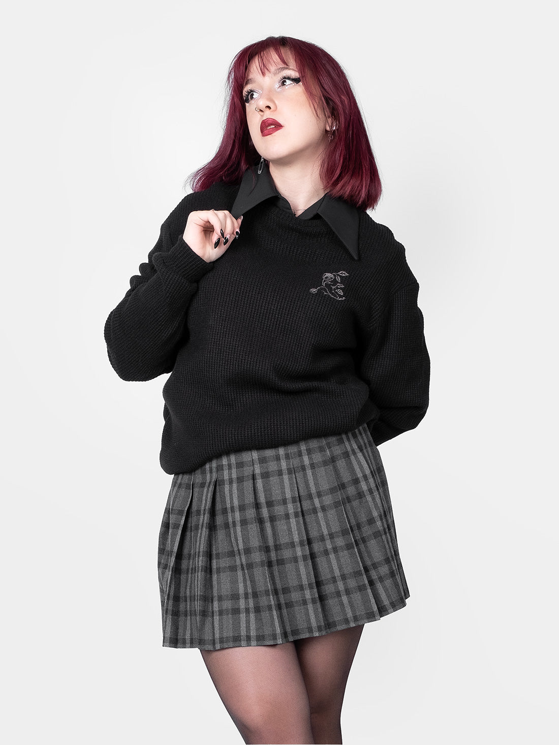 Sweter z haftem Snapdragon