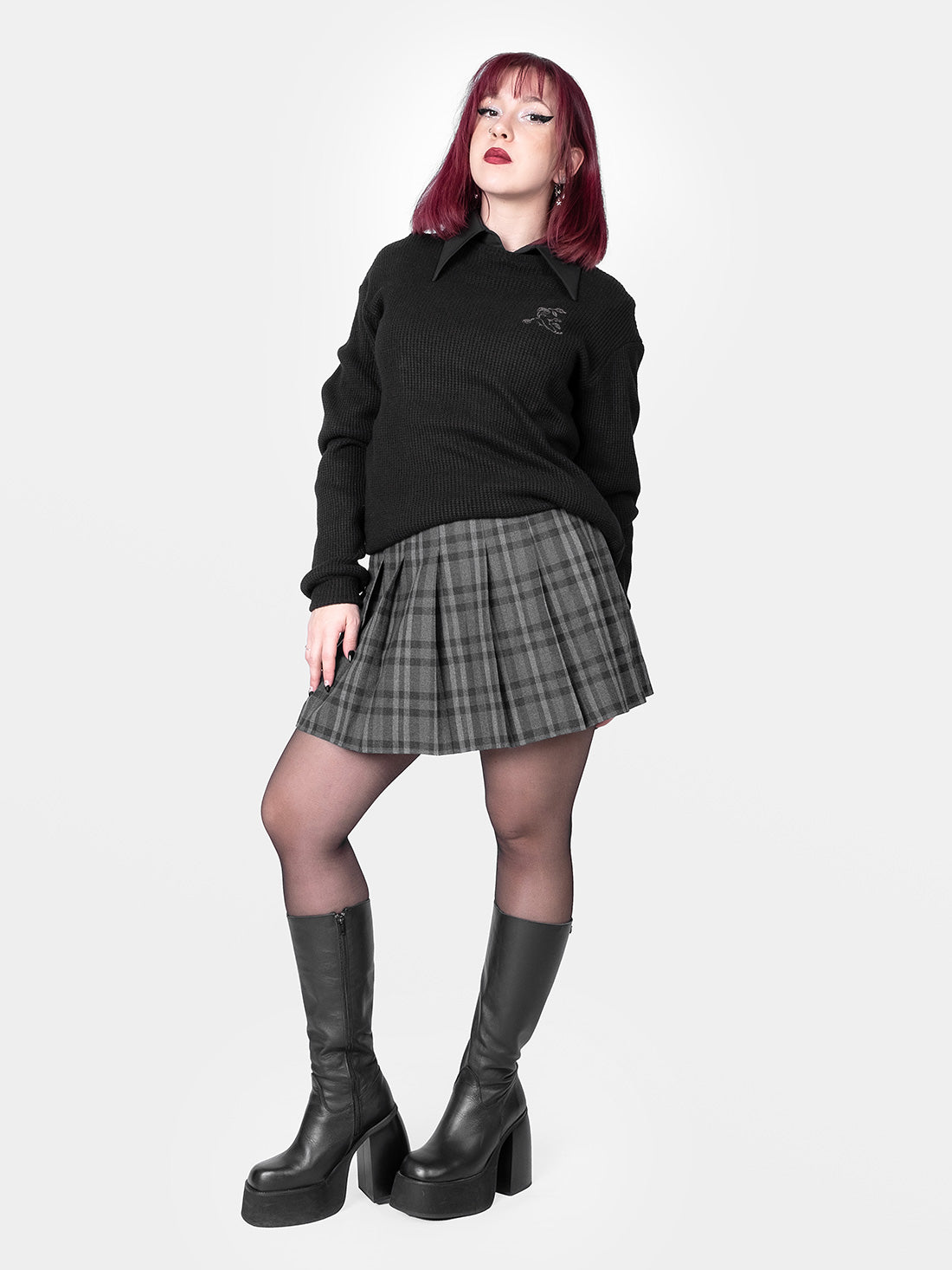 Sweter z haftem Snapdragon