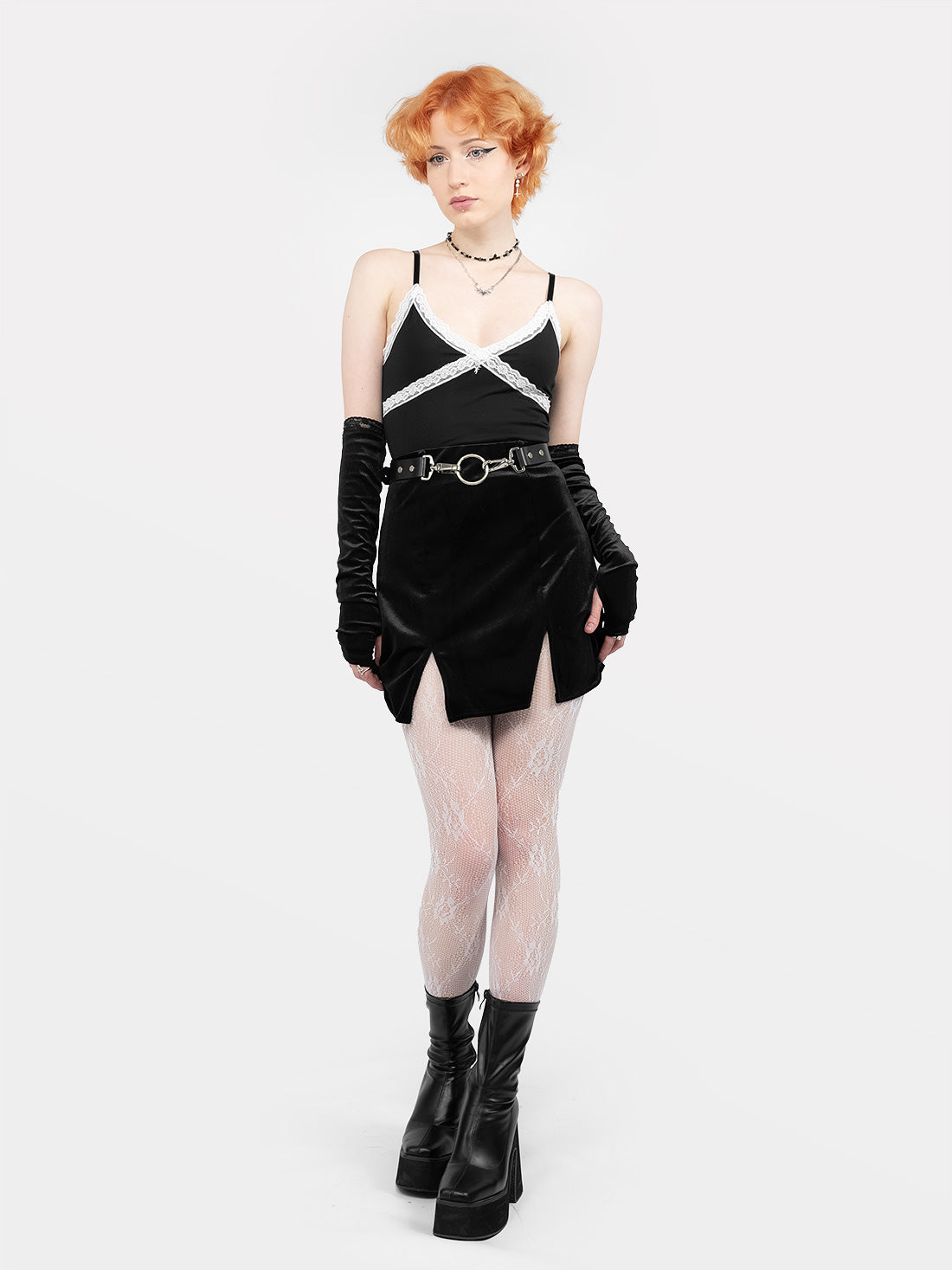 Crop top z białą koronką Wither