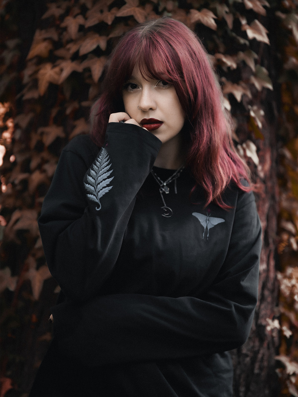 Longsleeve z haftami Flora