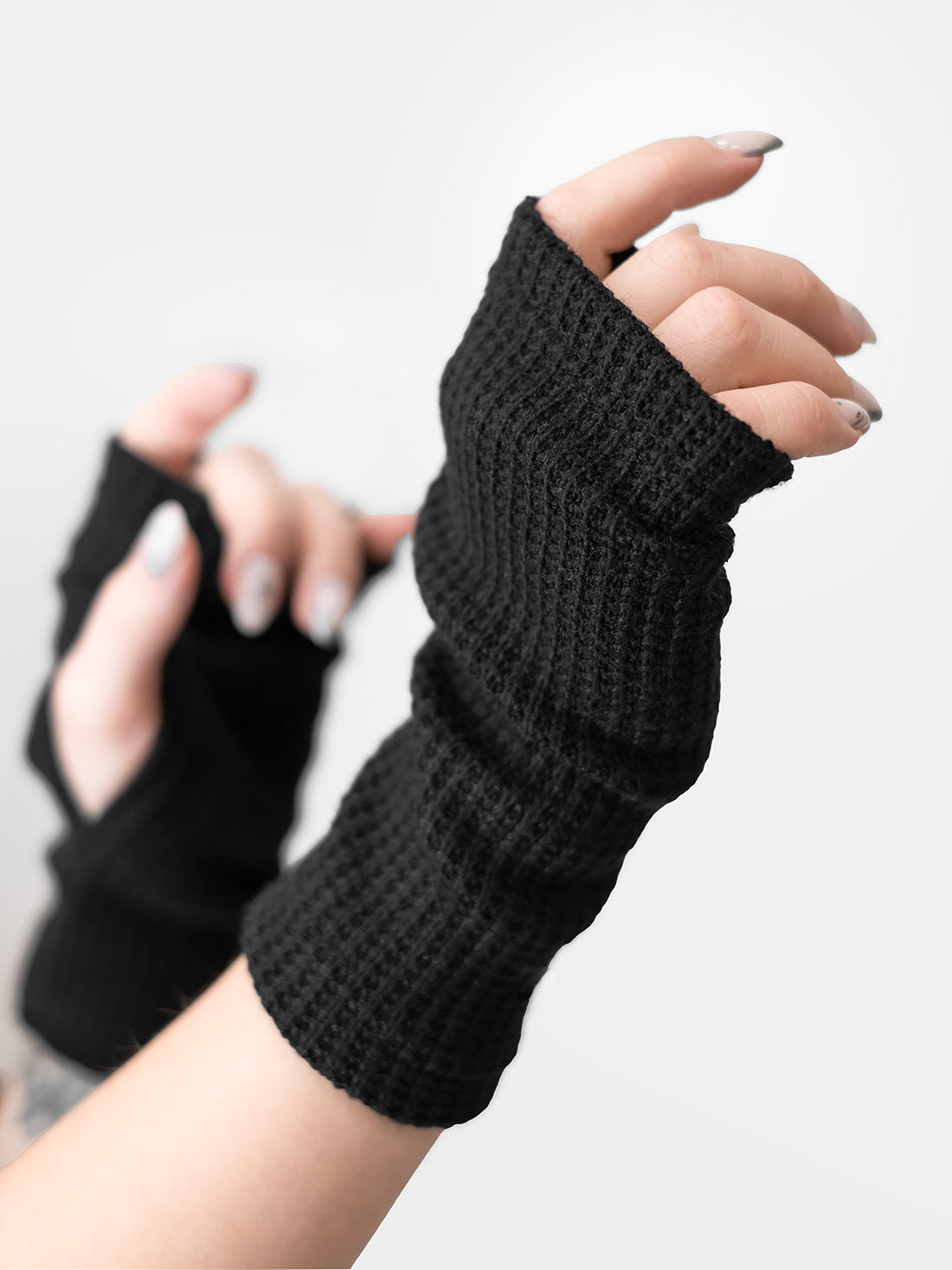 Mittens made of black sweater