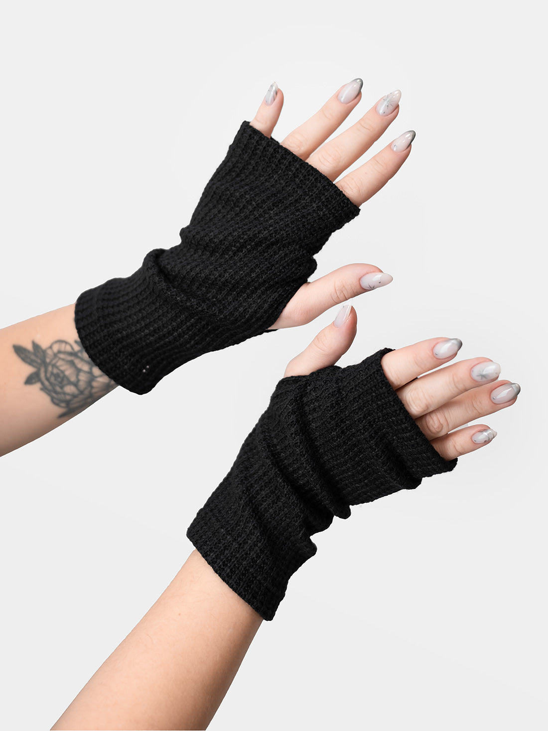 Mittens made of black sweater