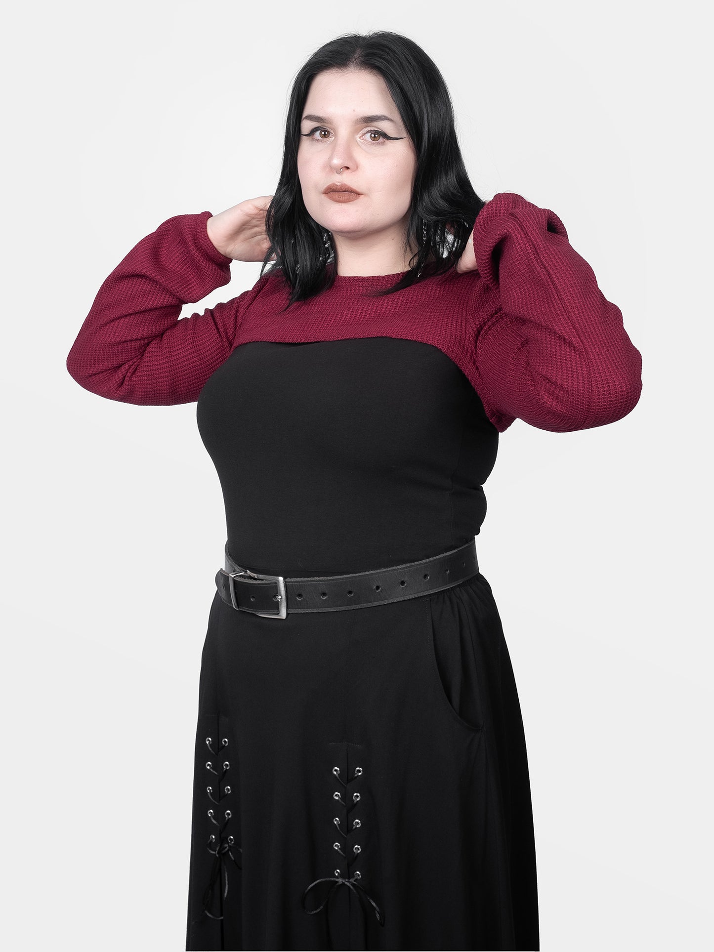 Shrug z bordowej swetrówki Ingrid