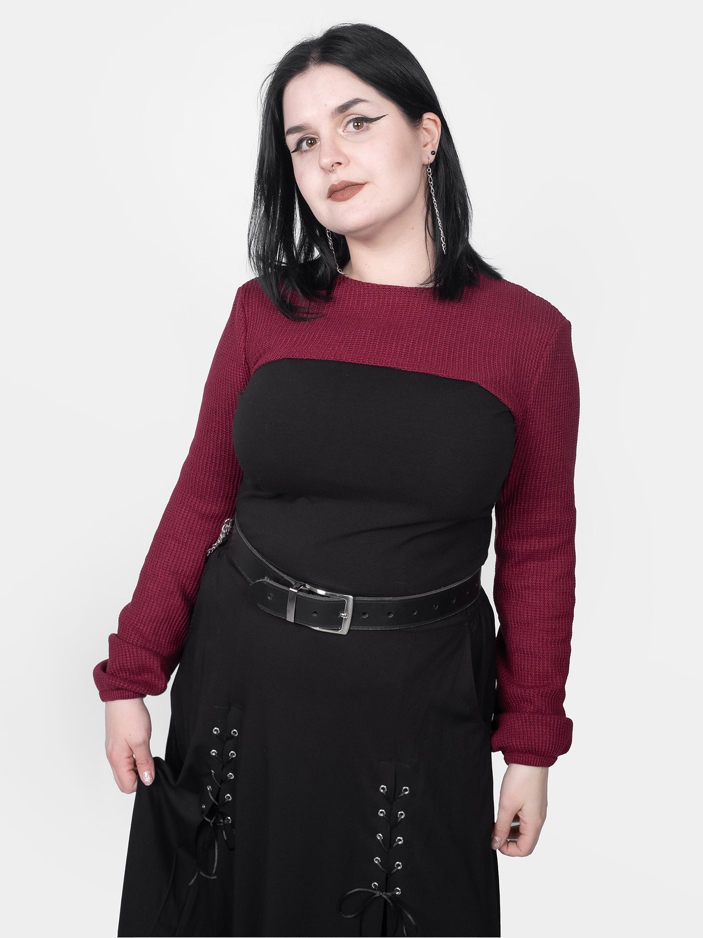 Shrug z bordowej swetrówki Ingrid