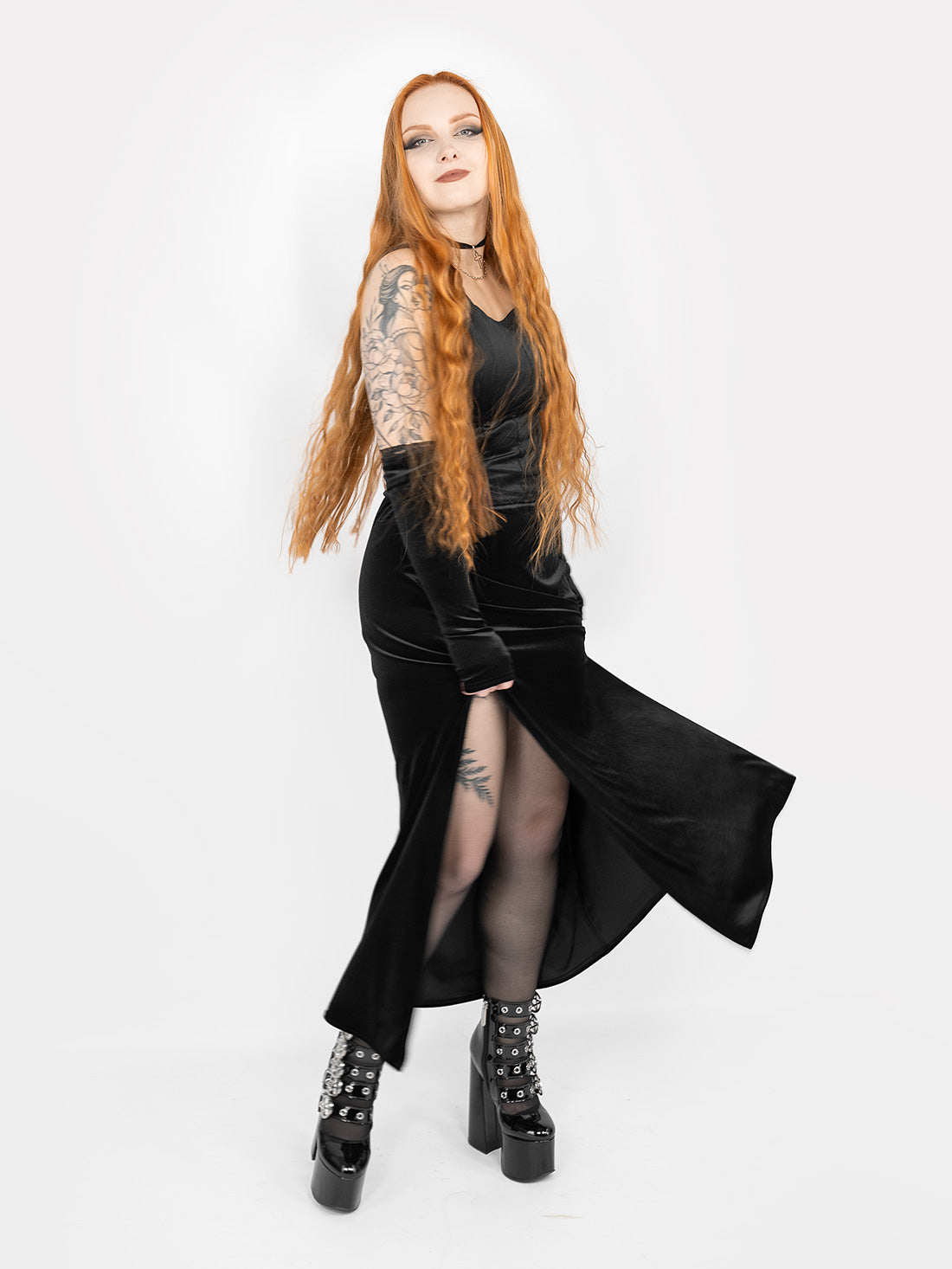 Welurowa spódnica midi z wycięciem Hestia