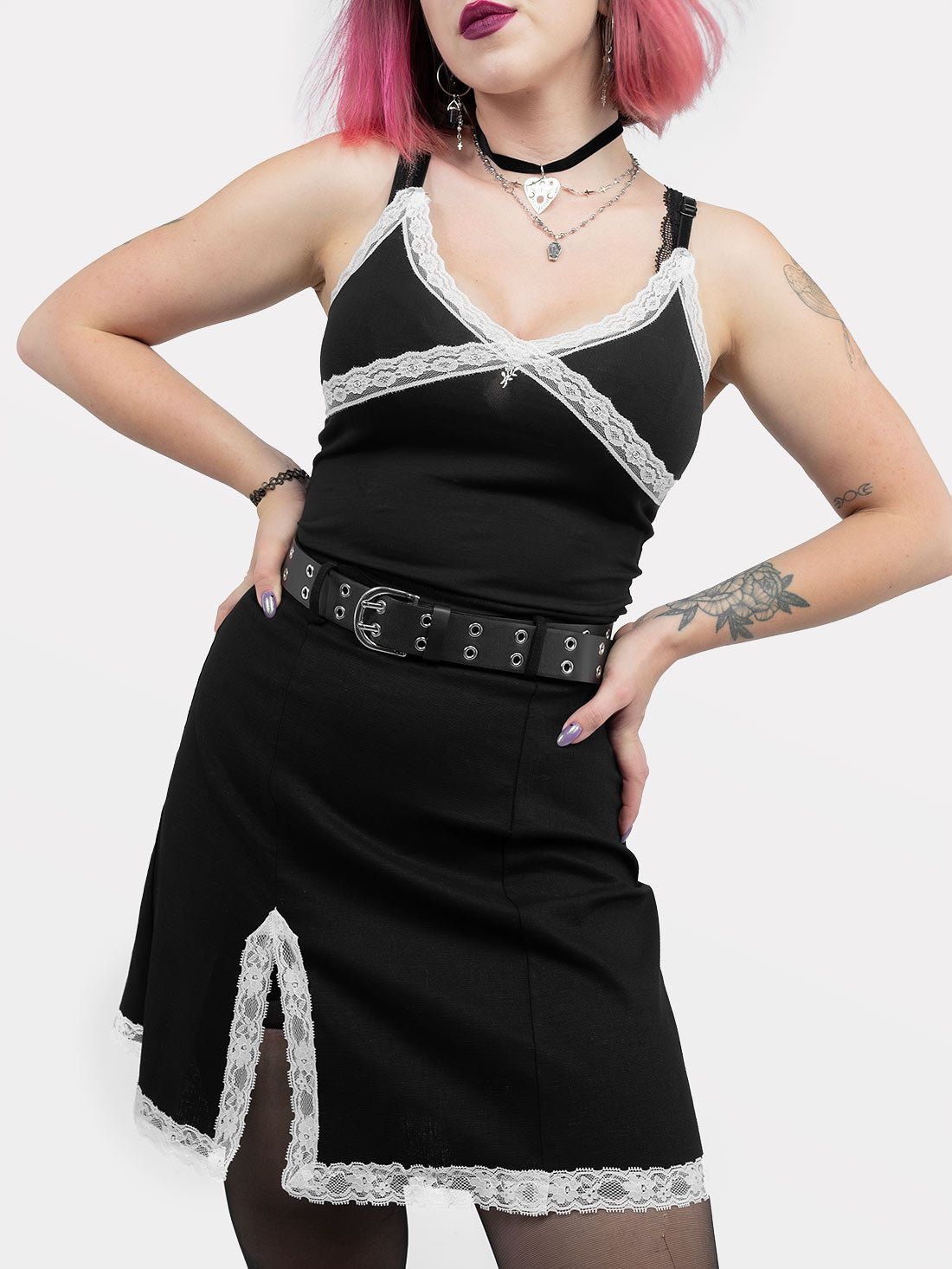 Crop top z białą koronką Wither