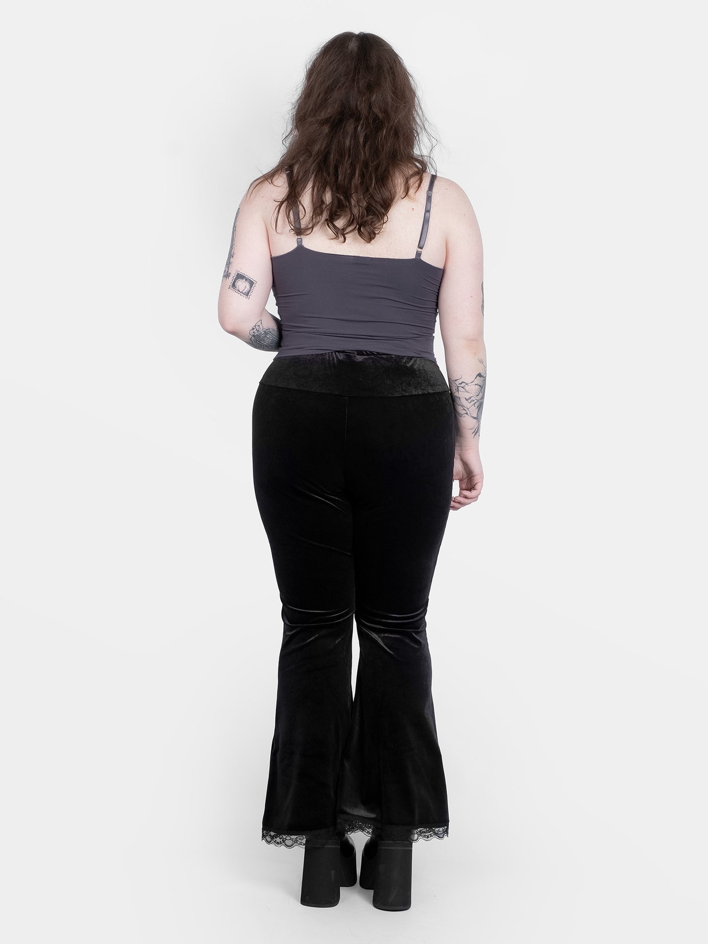 Welurowe dzwony z koronką Sempre