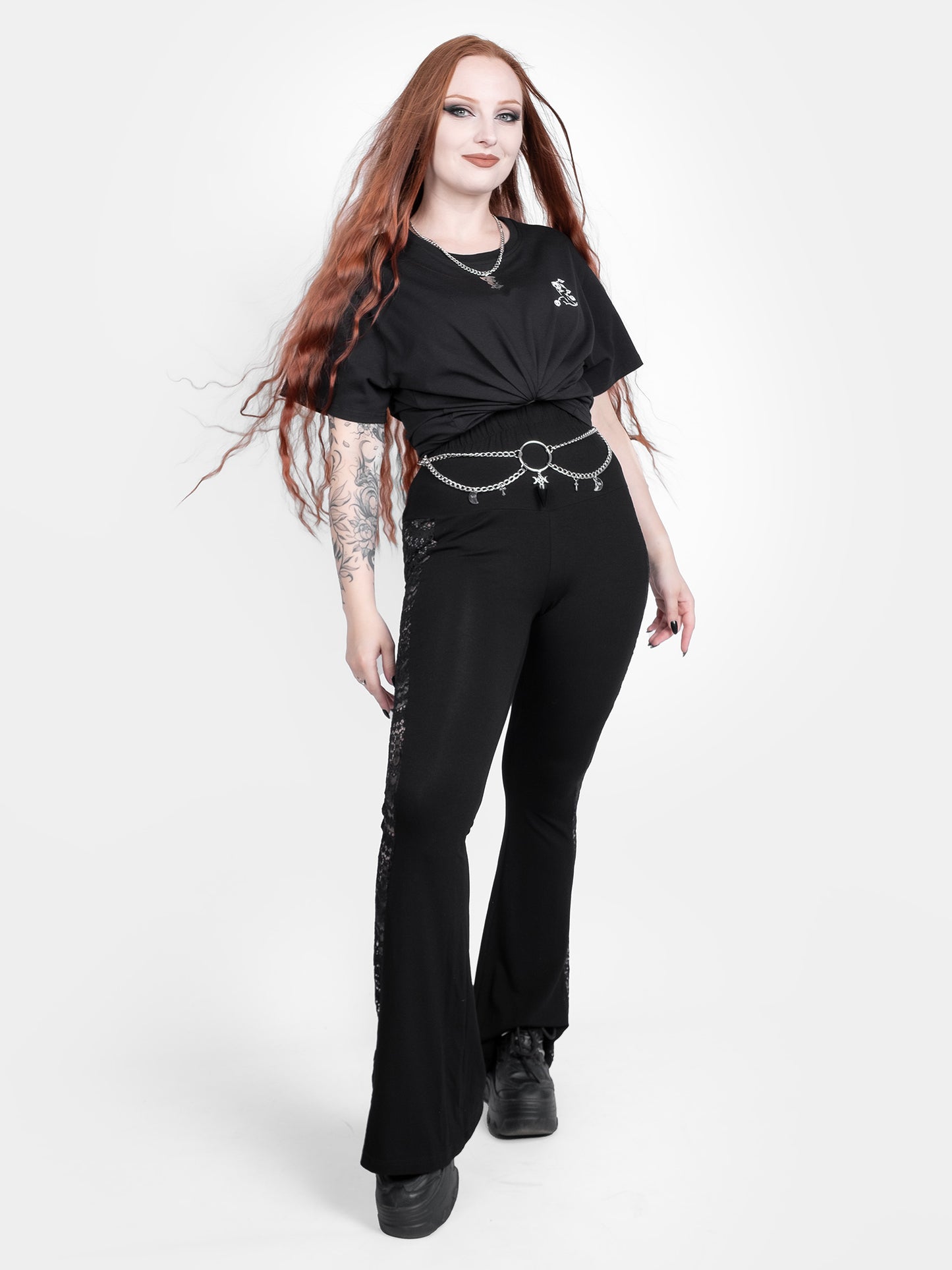 T-shirt z haftem Snapdragon