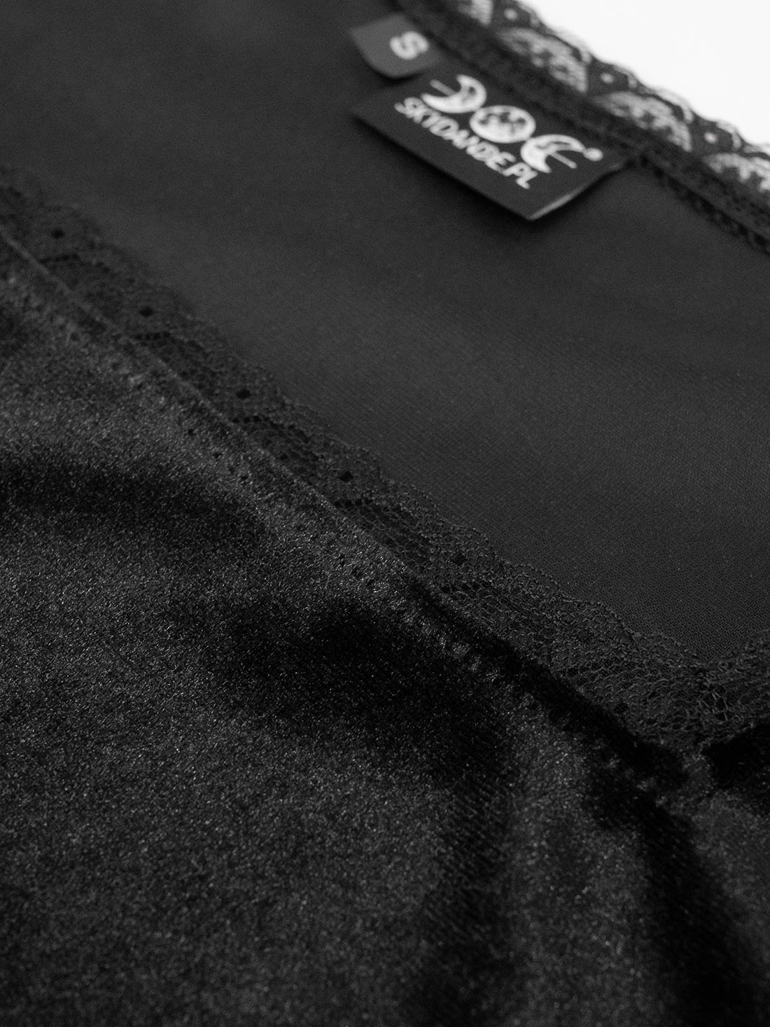 Velvet blouse with lace Morticia