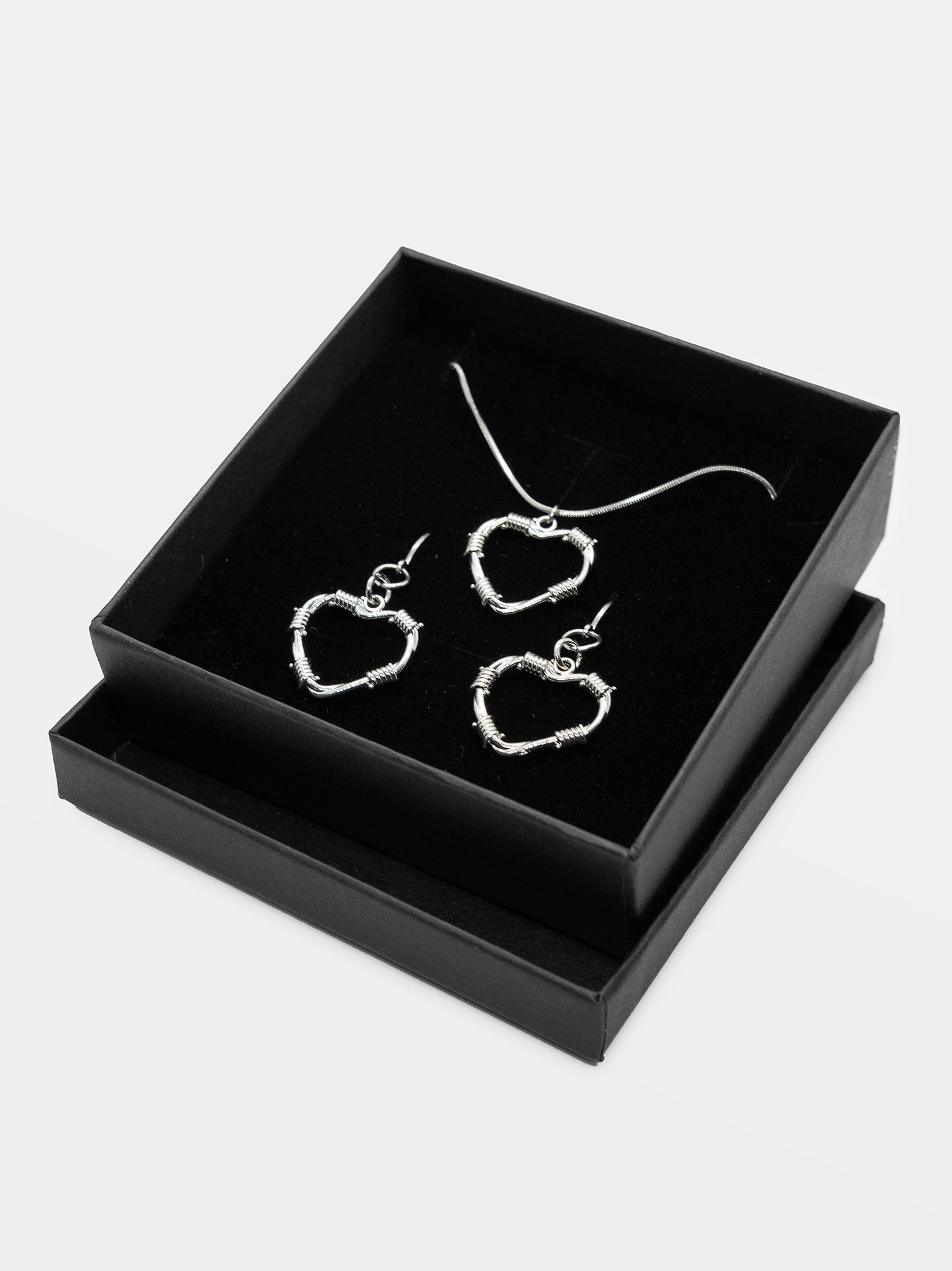 Naszyjnik z sercem z drutu Lovesick