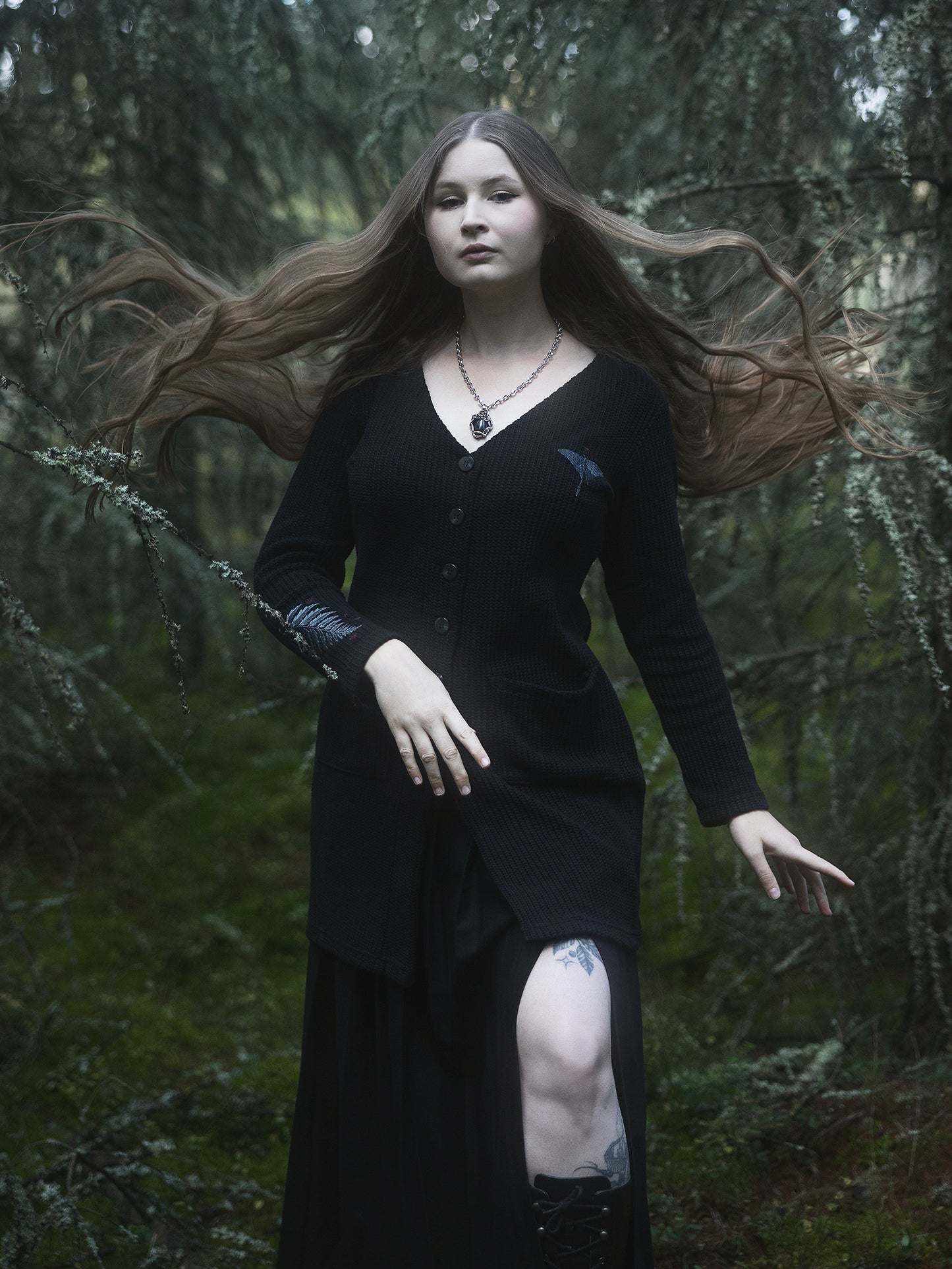 Kardigan z haftem Flora