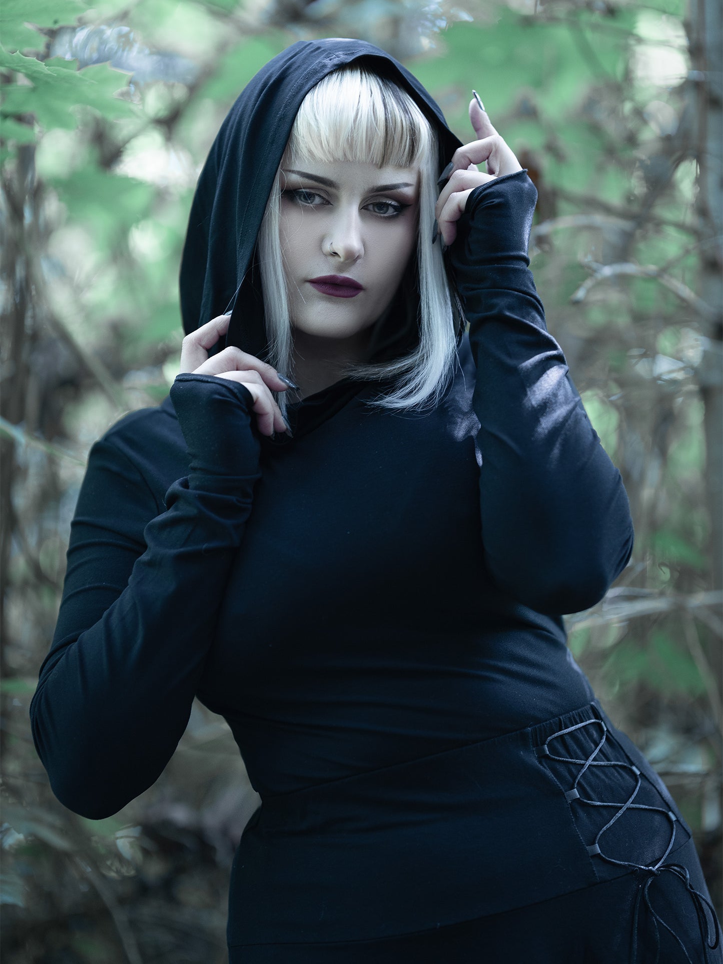 Bluzka z kapturem Noire