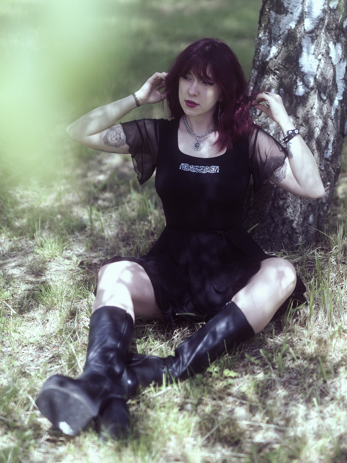 Sukienka z tiulowymi rękawami Ornament