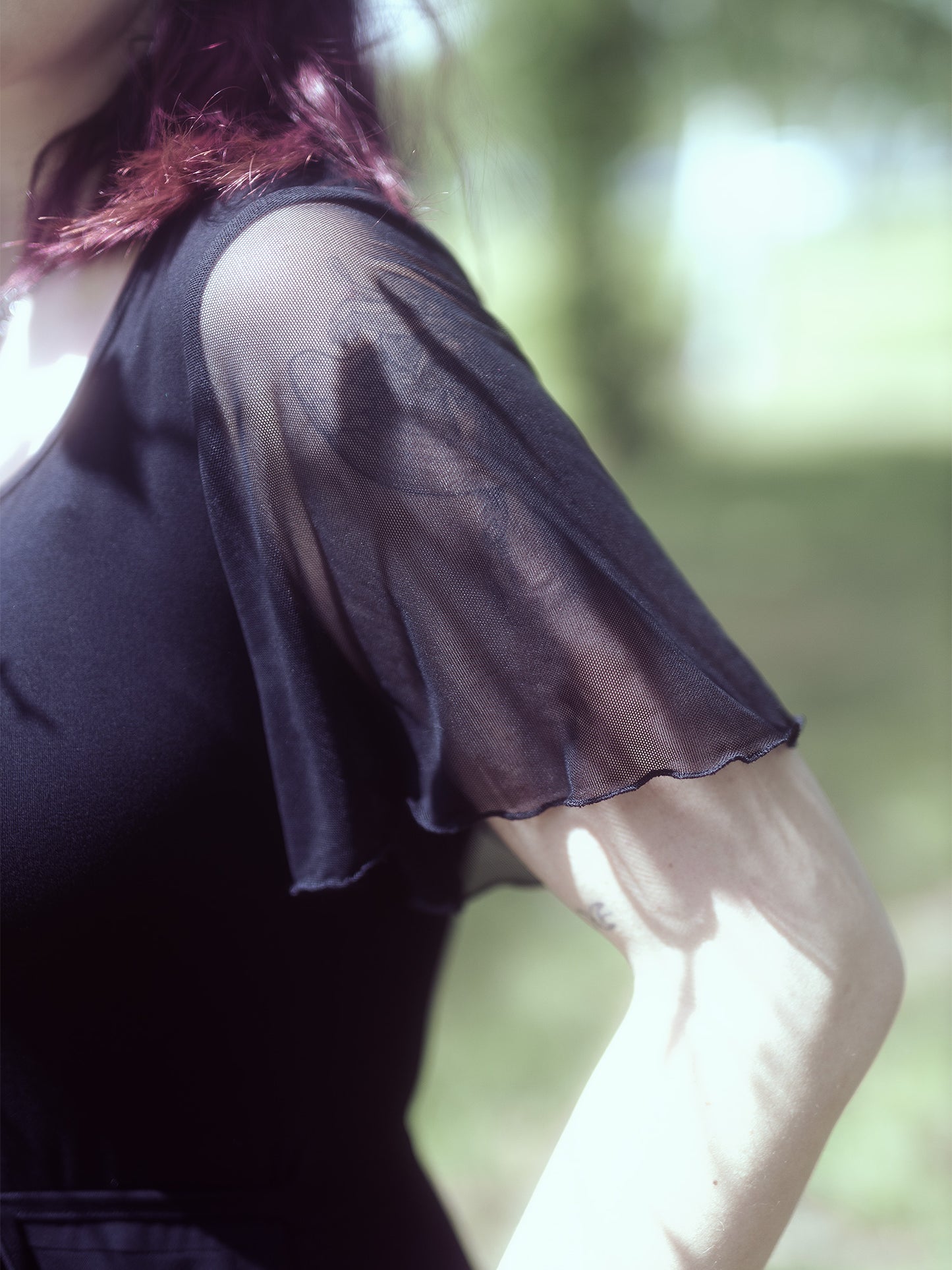 Sukienka z tiulowymi rękawami Ornament