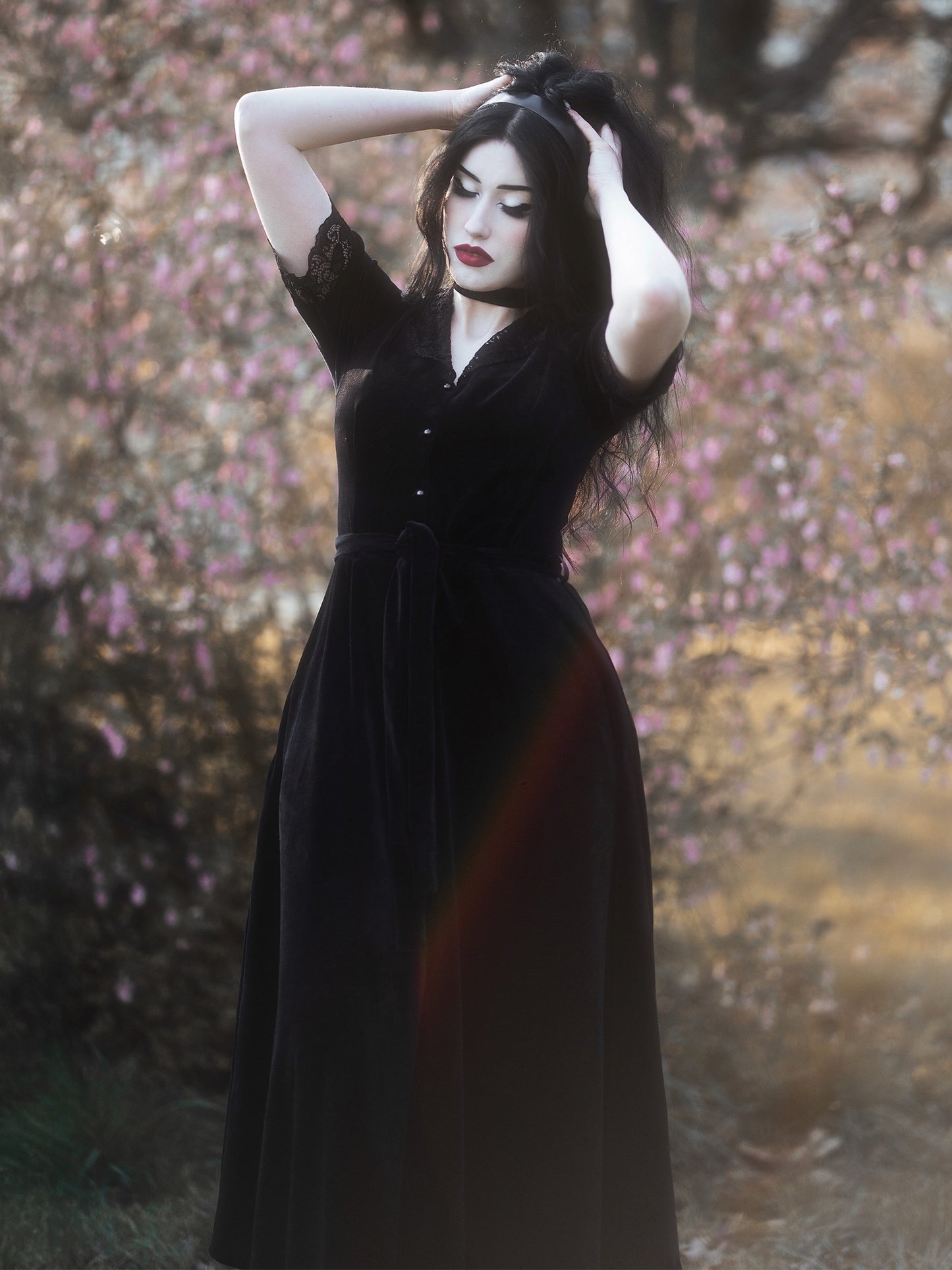 Welurowa sukienka z kołnierzem Rosemary