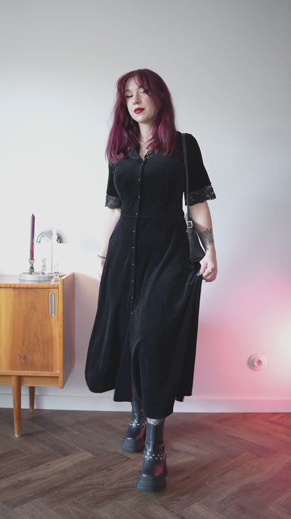 Welurowa sukienka z kołnierzem Rosemary