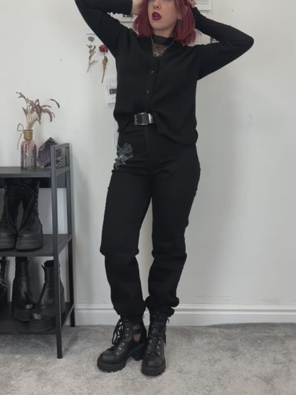 Jeansy straight leg z haftem Sinister