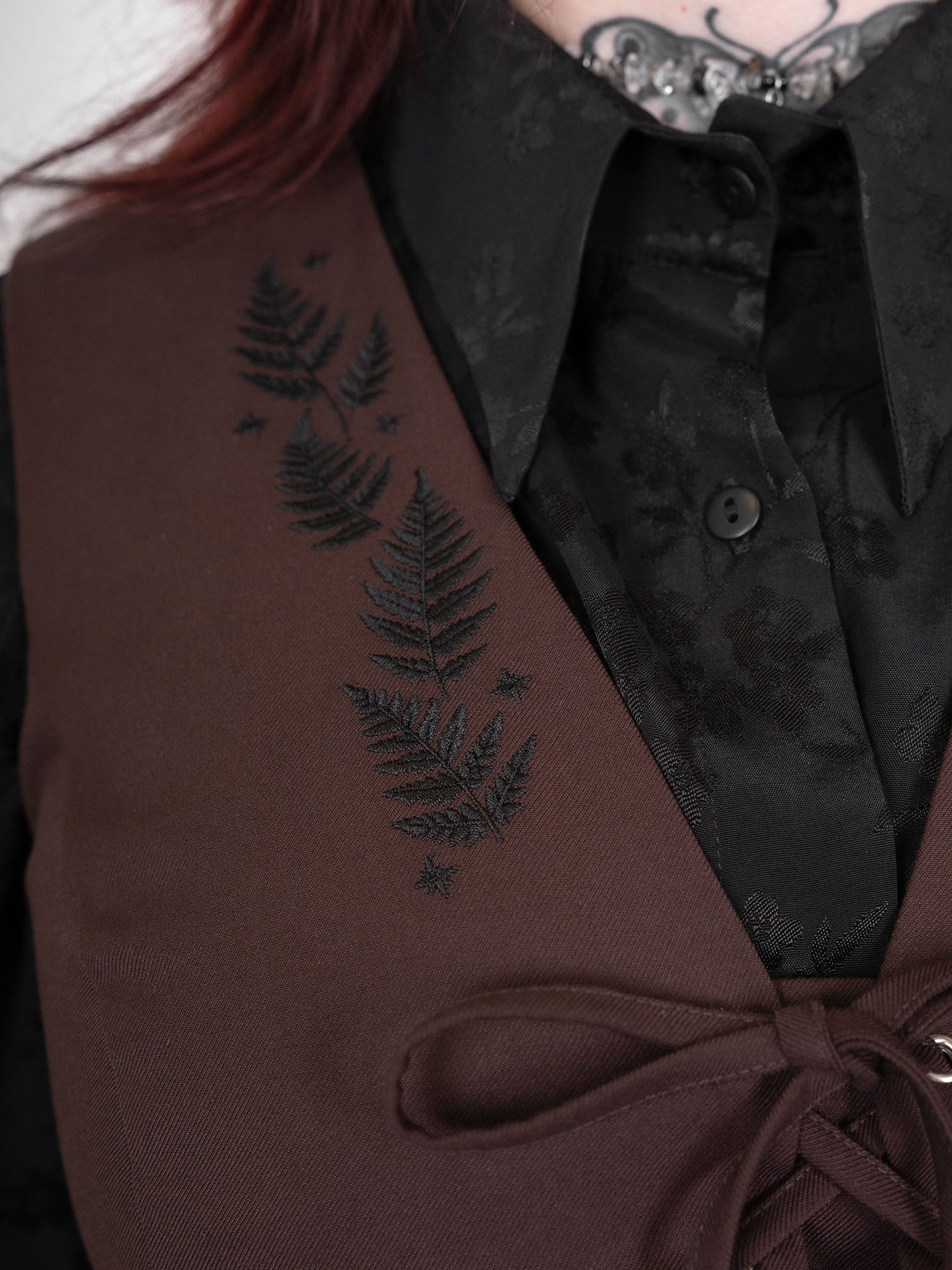 Brązowa kamizelka z wiązaniem Fenrir