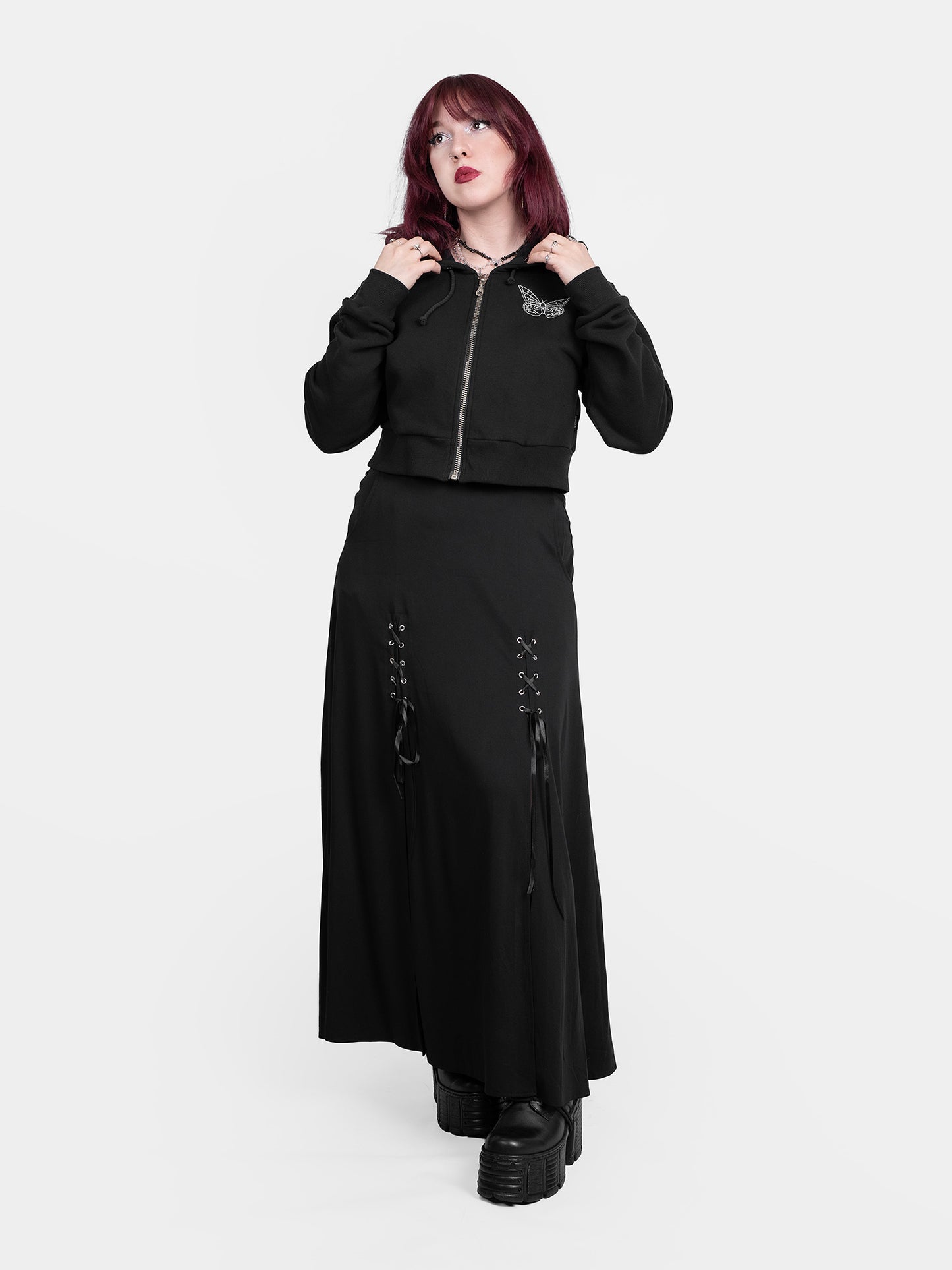 Krótka bluza z haftem Gloom