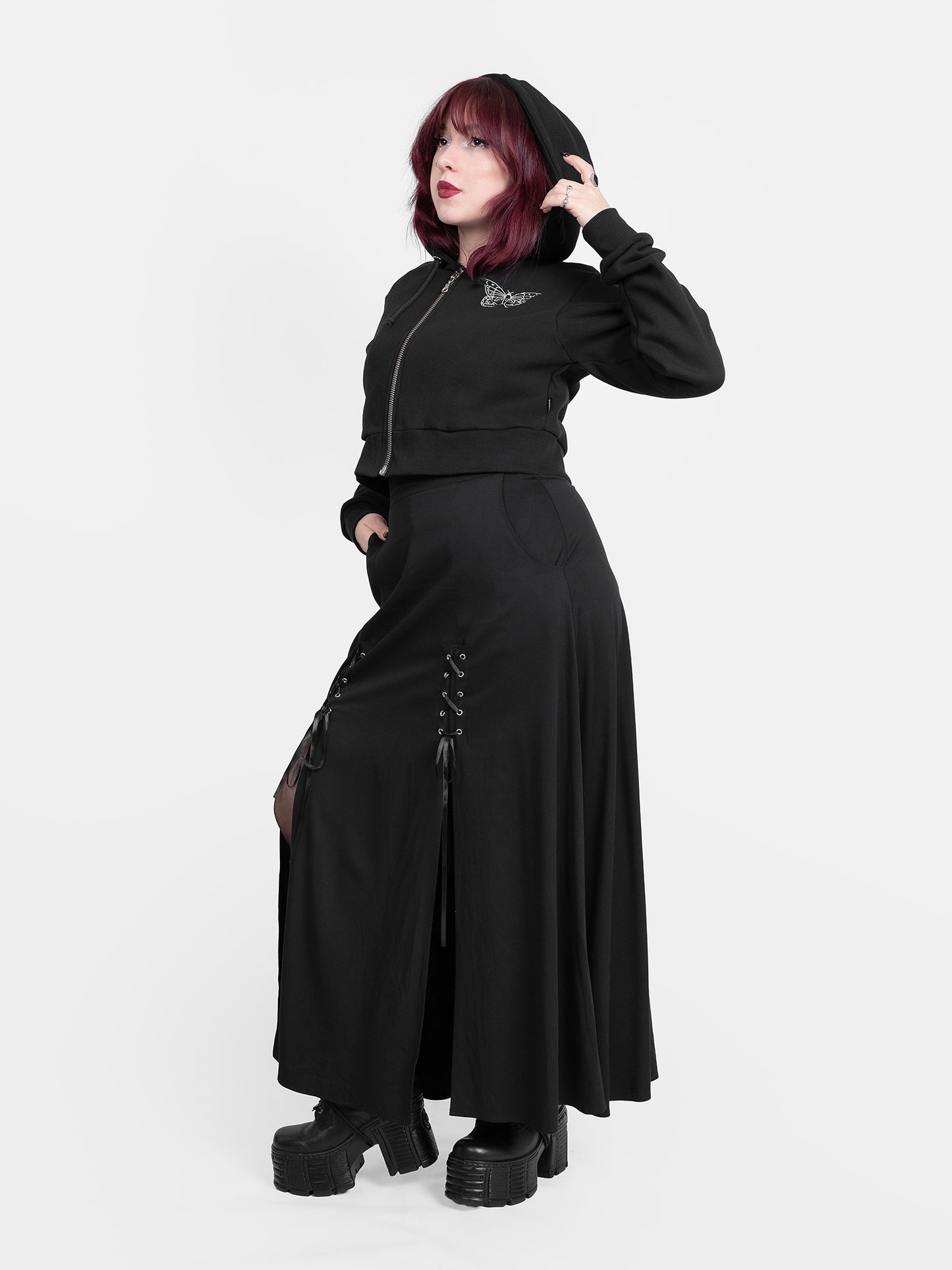 Krótka bluza z haftem Gloom