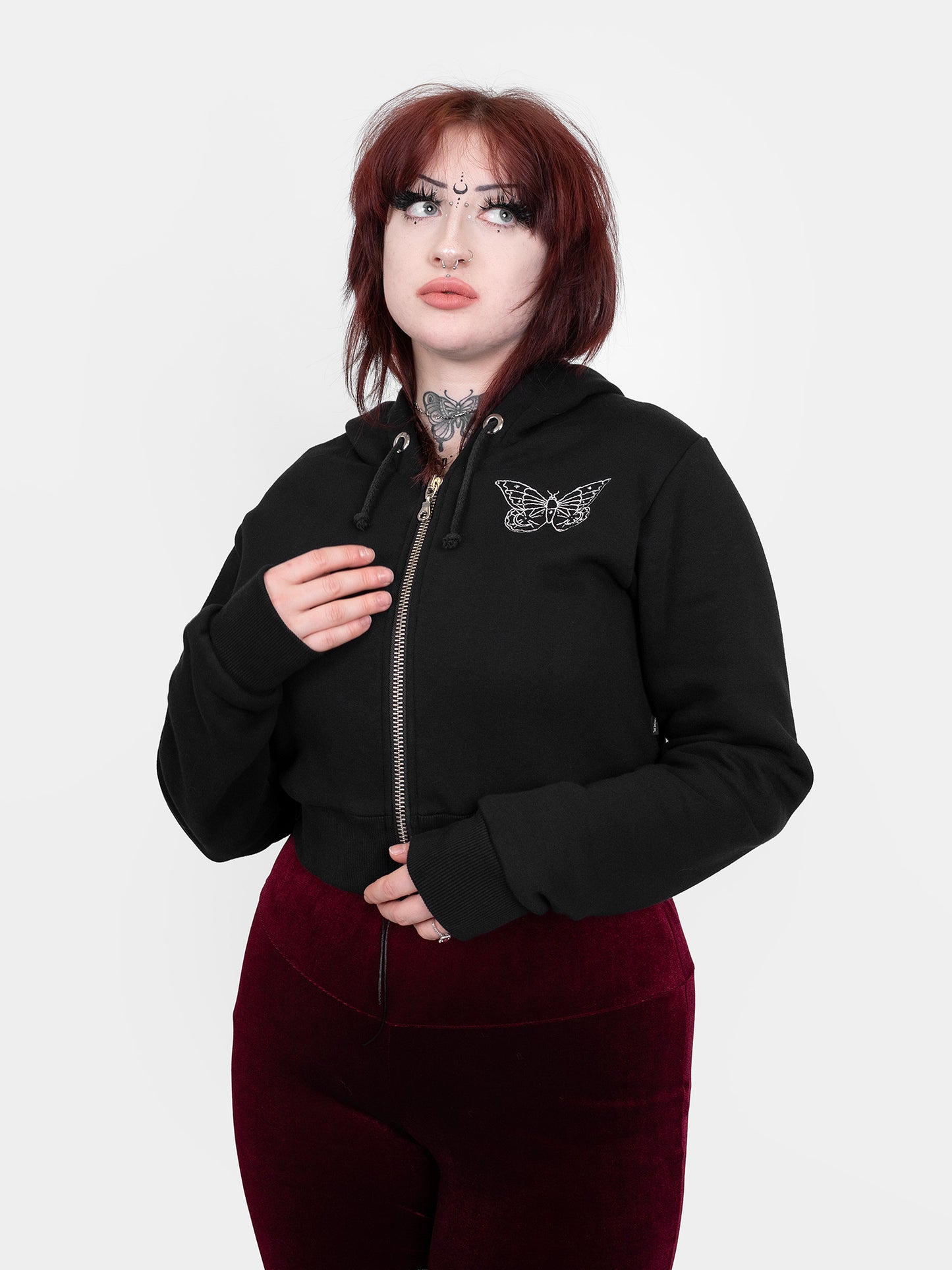 Krótka bluza z haftem Gloom