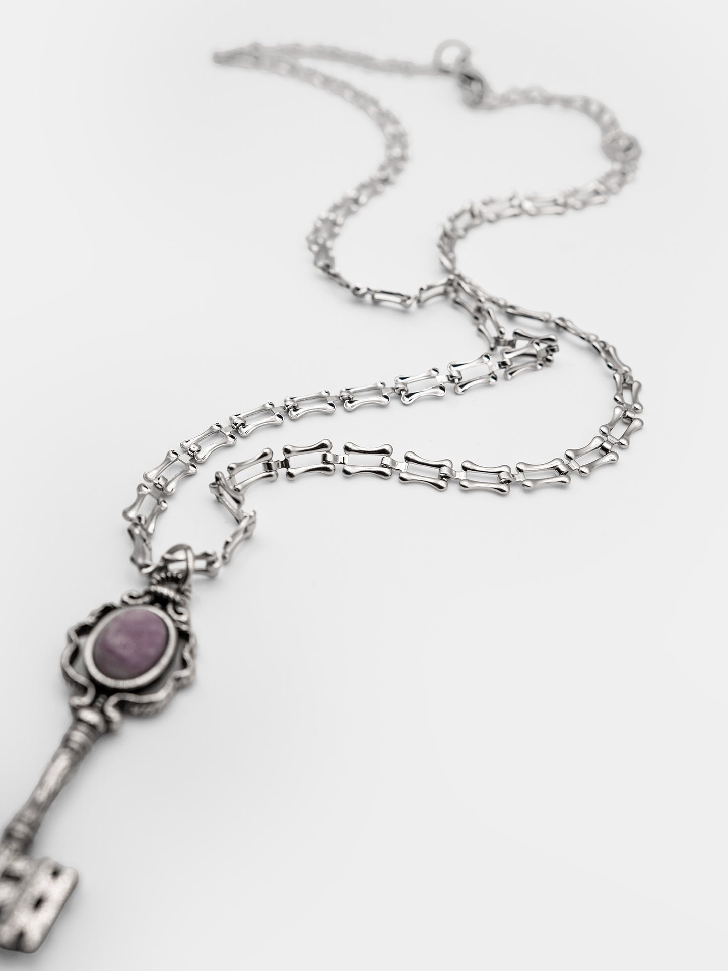 Naszyjnik z kluczem i lepidolitem Secrecy