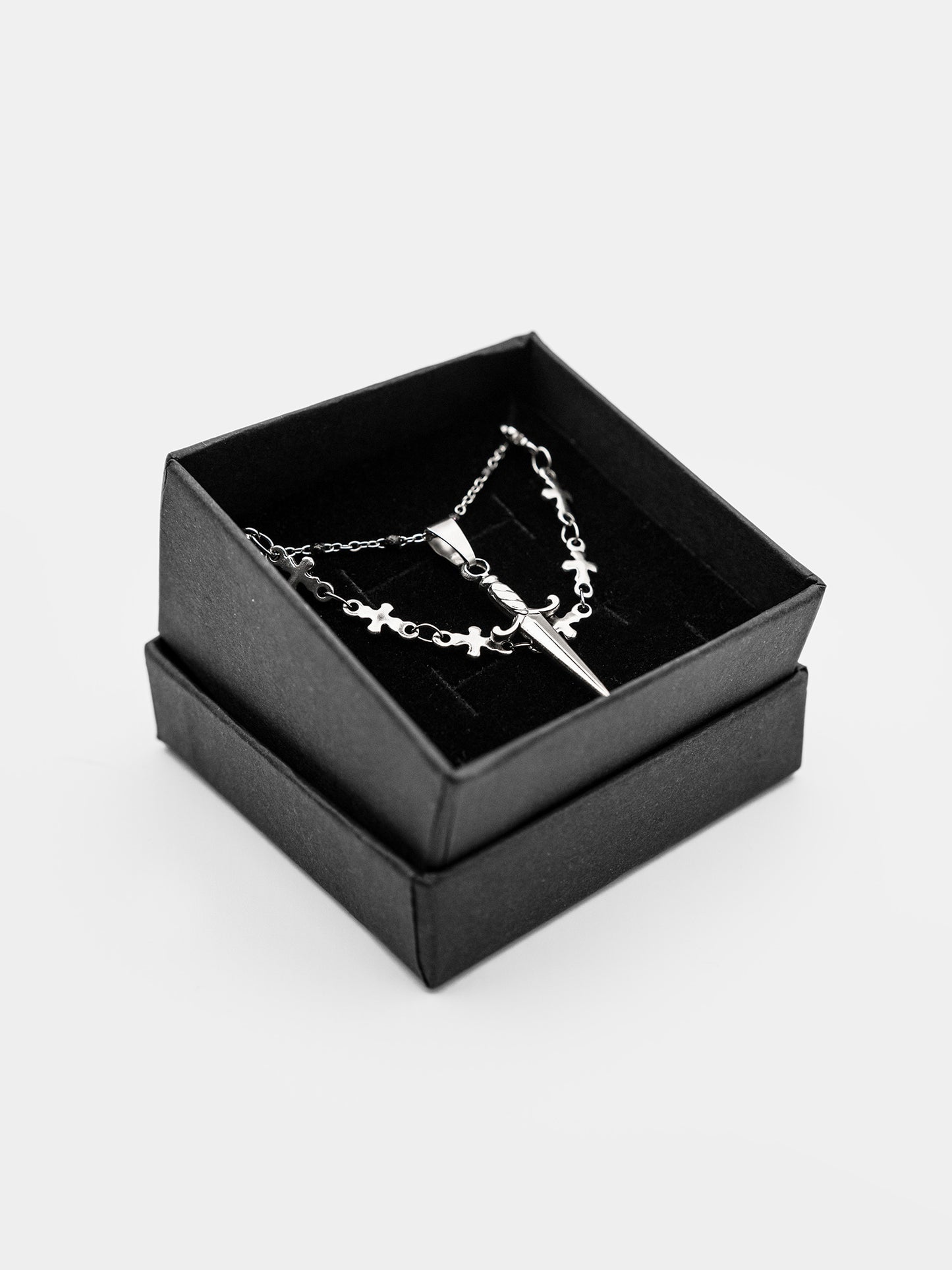 Podwójny naszyjnik ze sztyletem Pierced