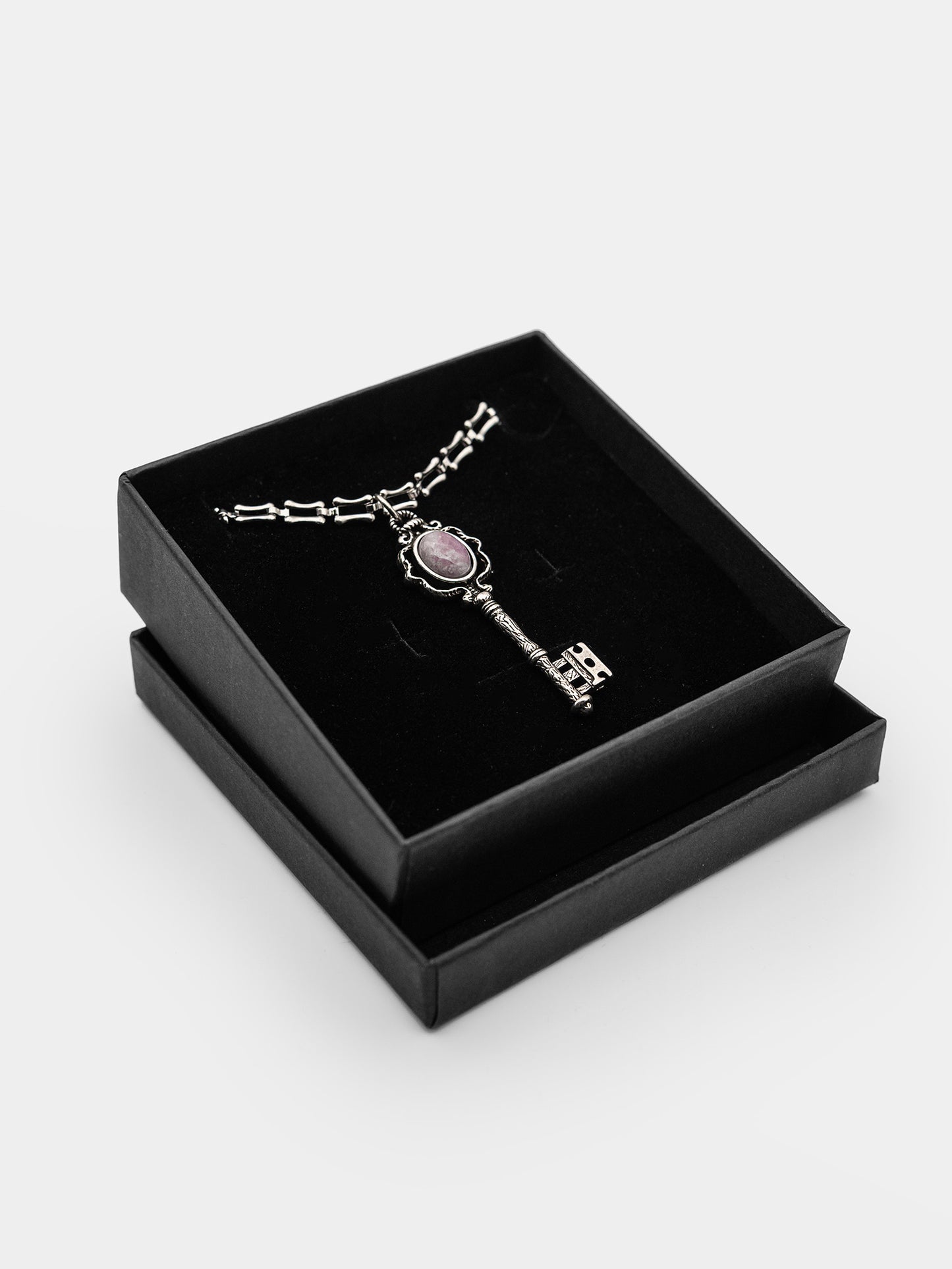 Naszyjnik z kluczem i lepidolitem Secrecy