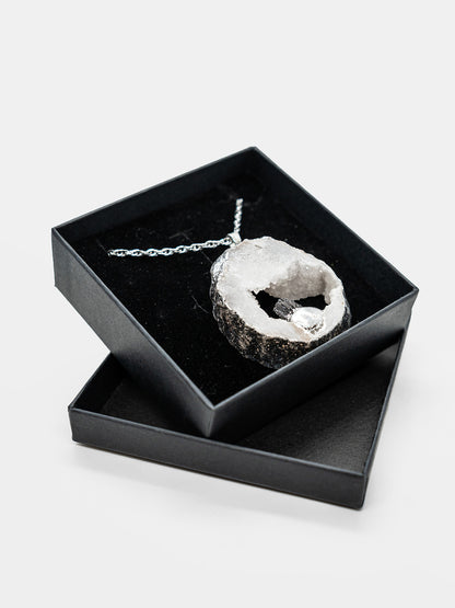 Długi naszyjnik z druzą agatu i turmalinem Hallowed