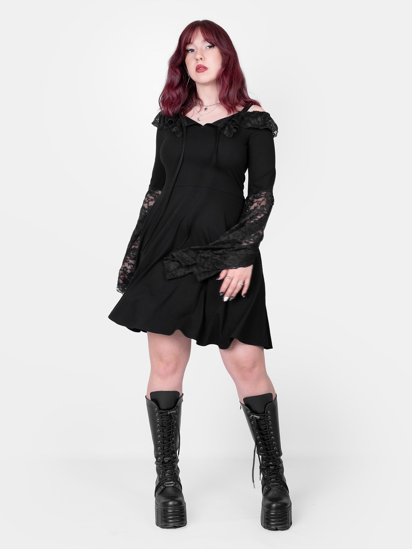 Sukienka z koronkowymi rękawami Enchantress