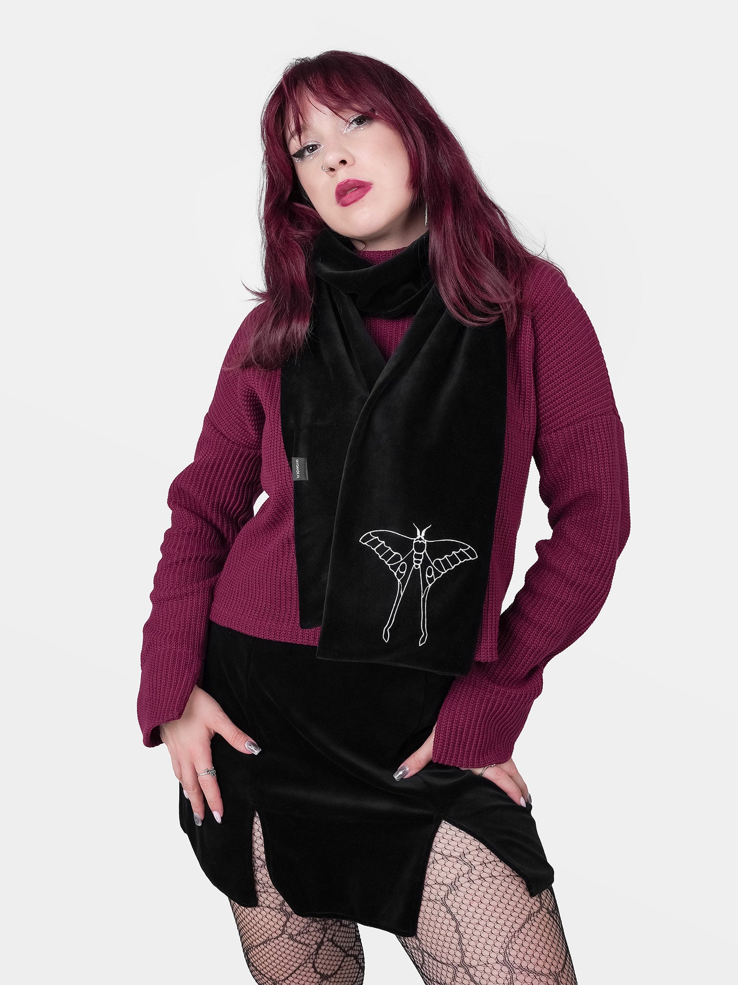 Szalik z haftem Avelune