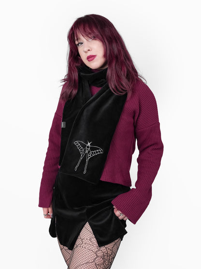 Szalik z haftem Avelune