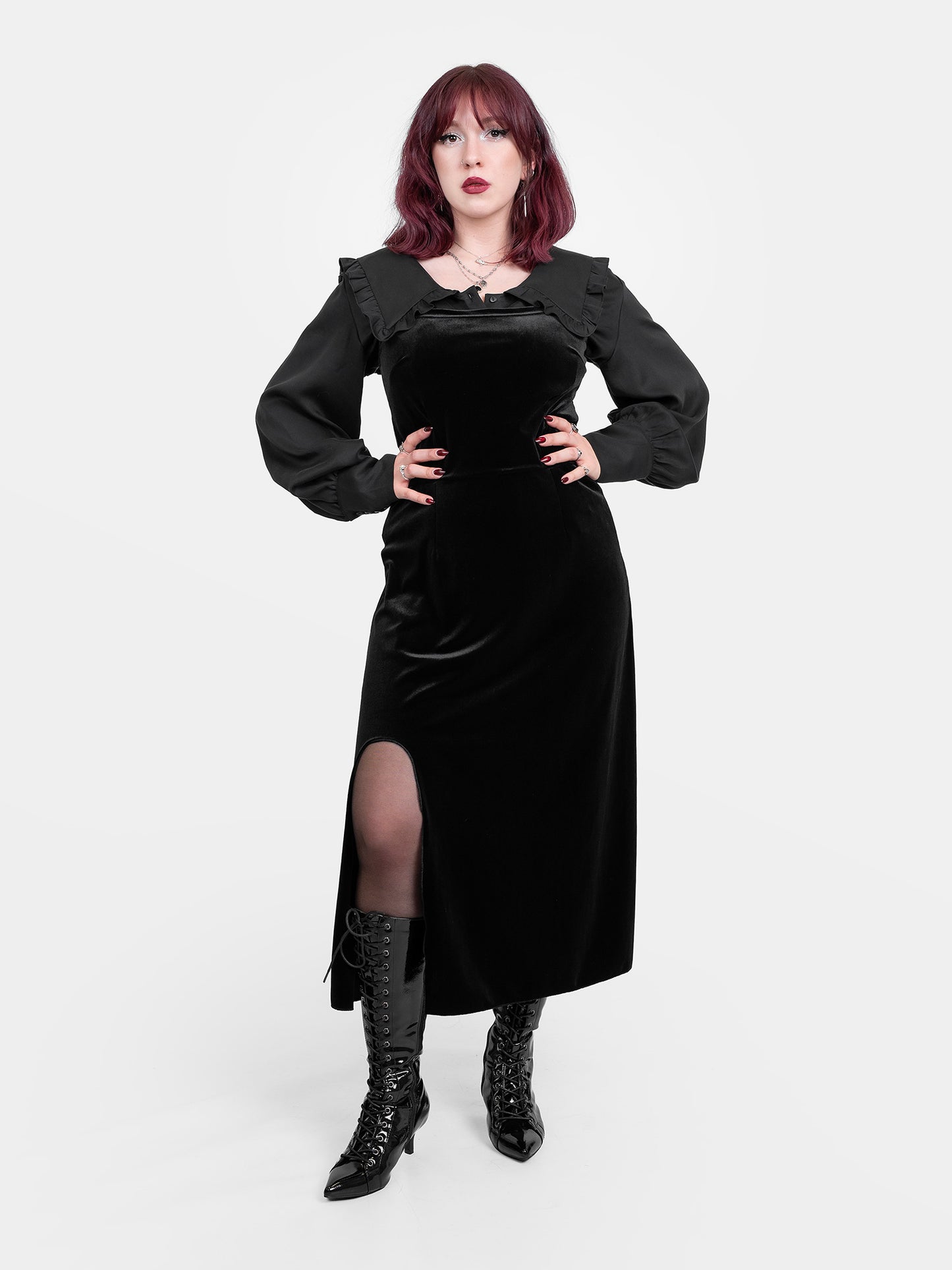 Welurowa sukienka na ramiączkach Anathema