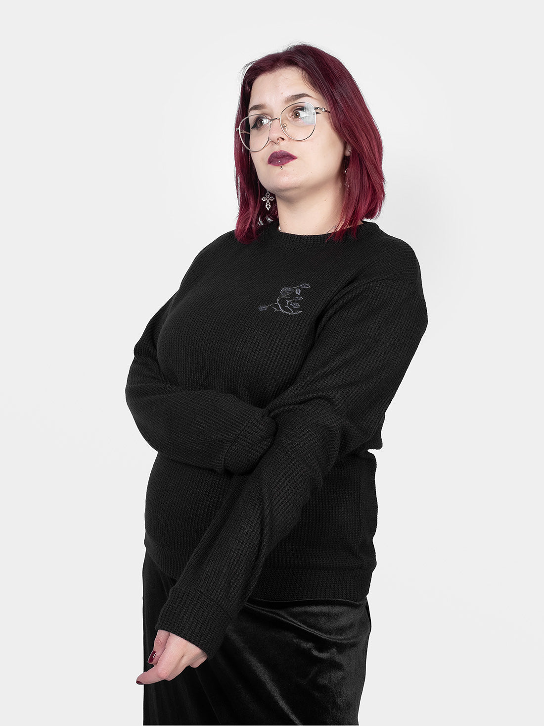 Sweter z haftem Snapdragon