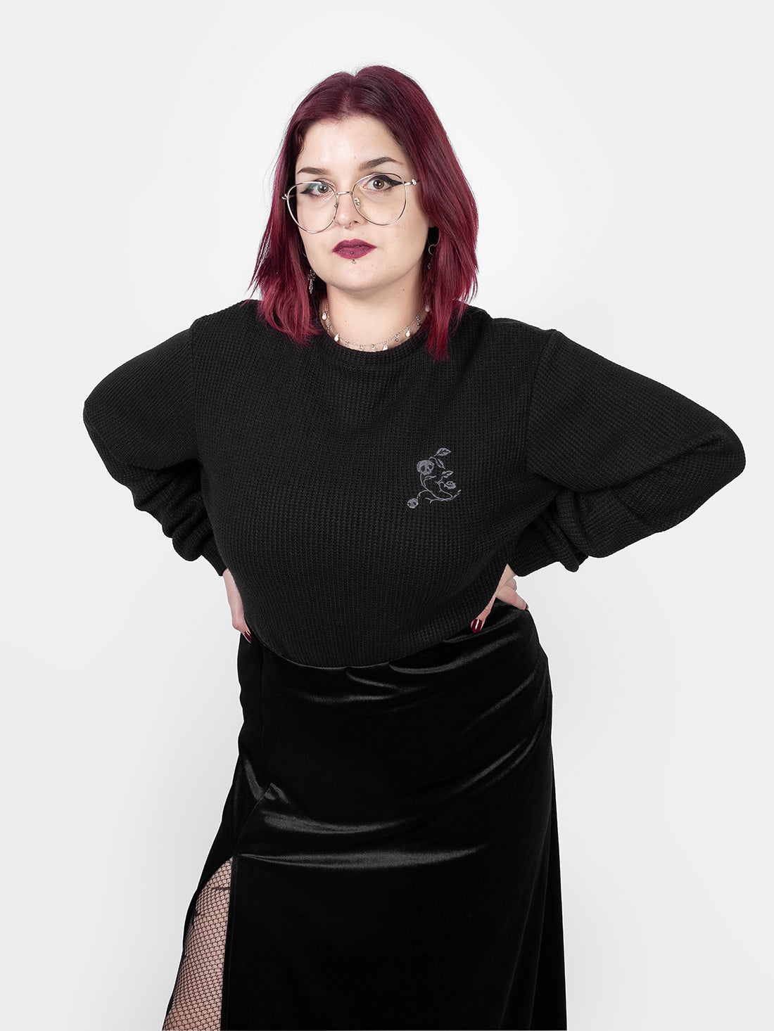 Sweter z haftem Snapdragon