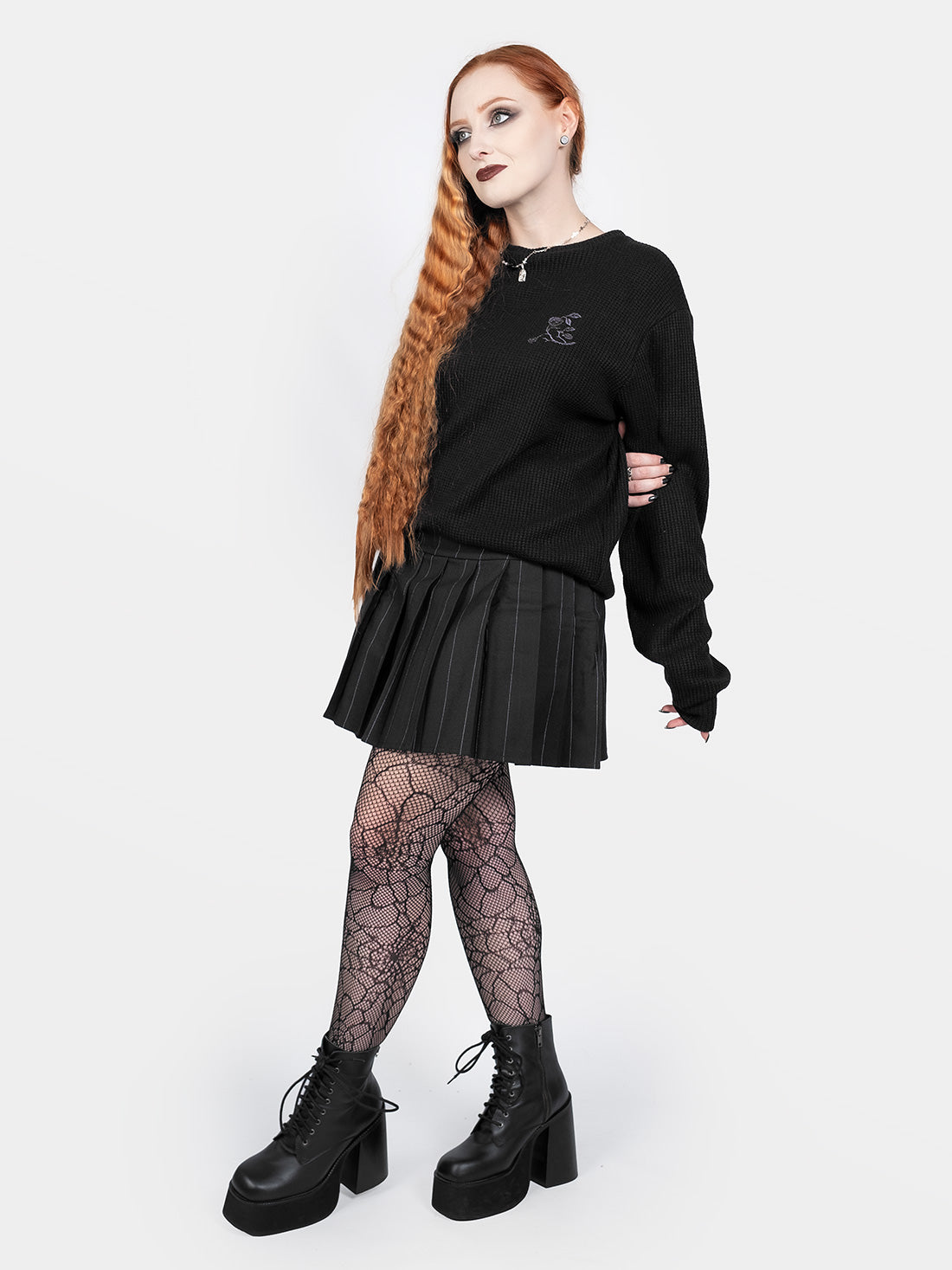 Sweter z haftem Snapdragon