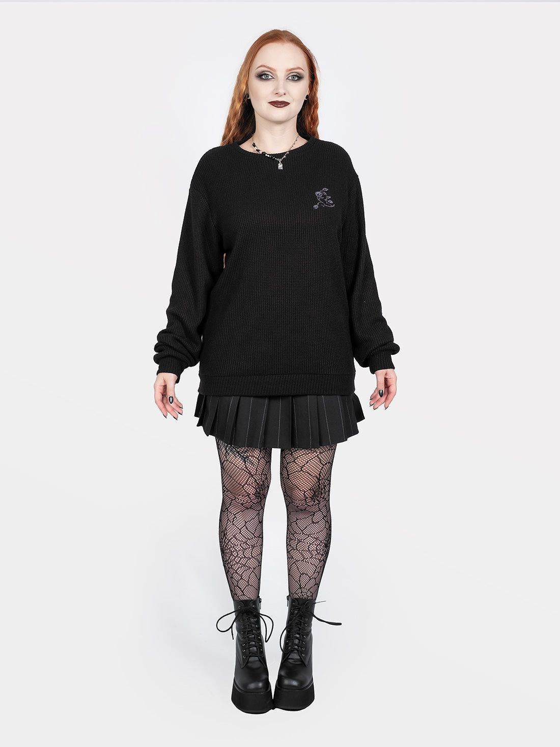 Sweter z haftem Snapdragon