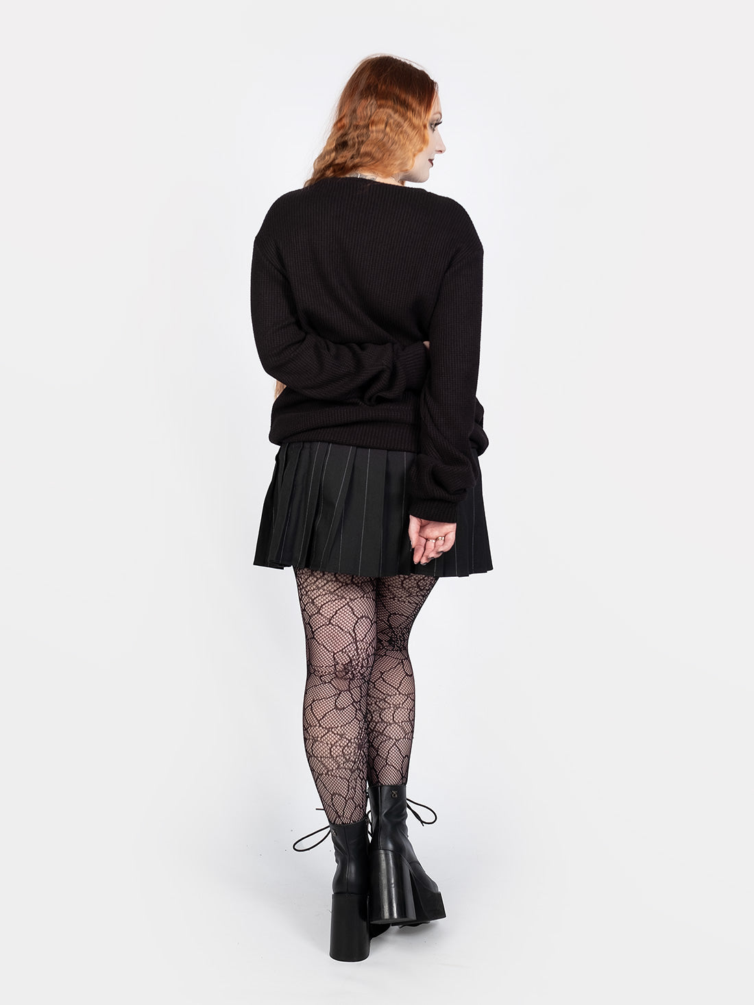 Sweter z haftem Snapdragon