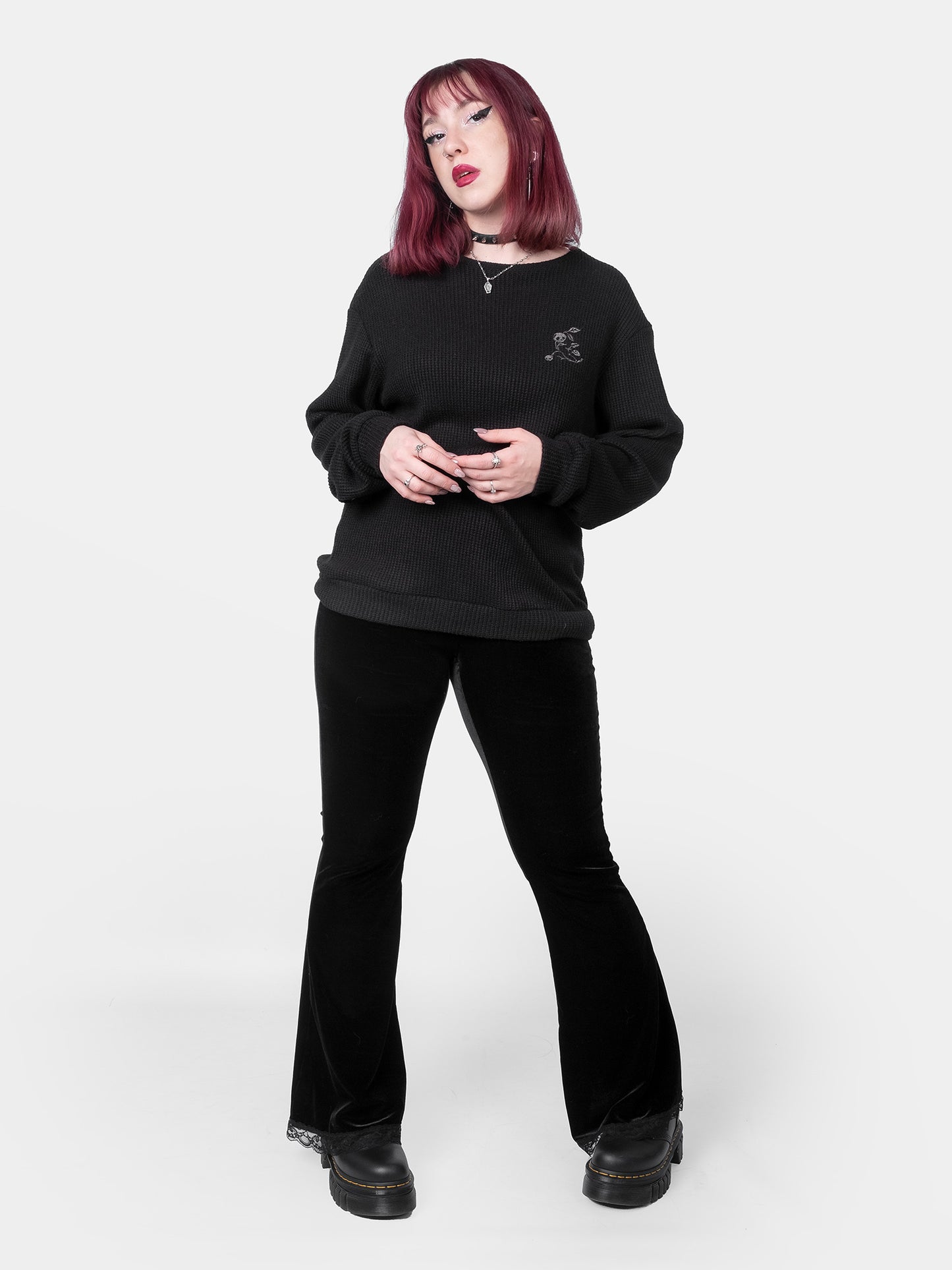 Sweter z haftem Snapdragon