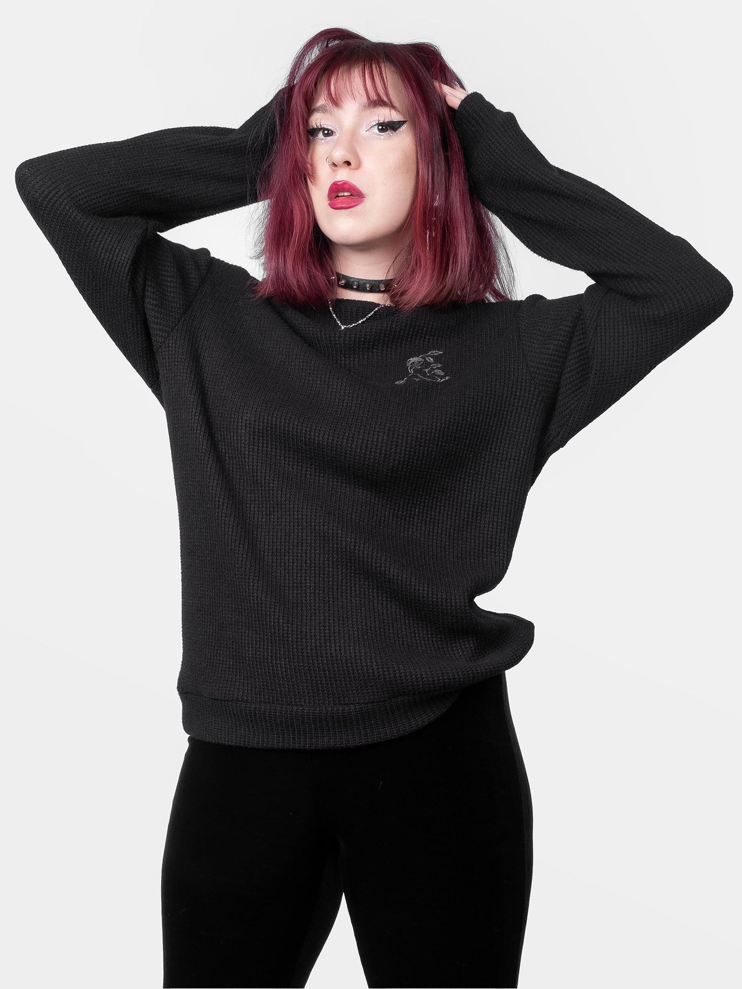 Sweter z haftem Snapdragon
